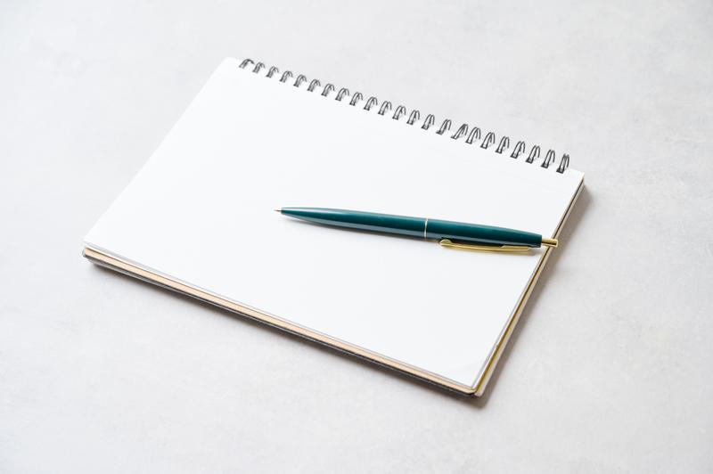 勉強するためのノートとペン