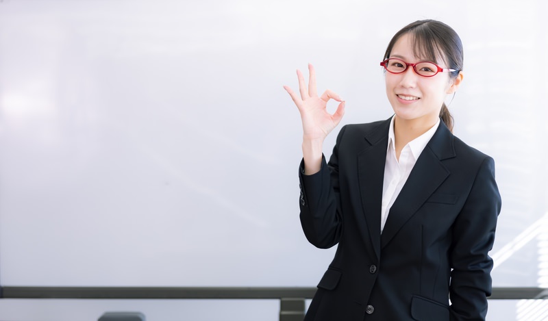 グッドポーズをしている人