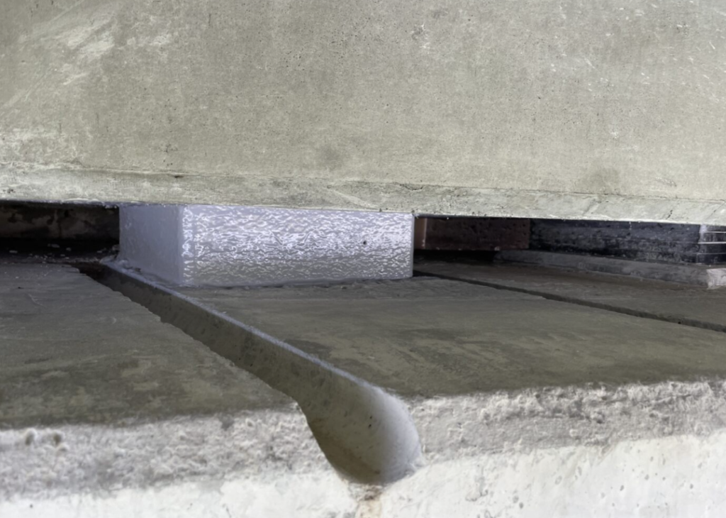 鋼角ストッパーの写真